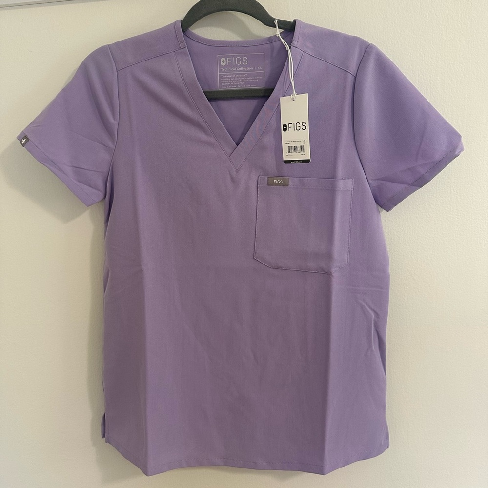 FIGS Women’s Lavender V-Neck Svrub Top